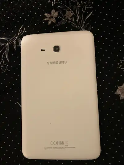 A Brad new tablet used it to download games after that haven’t used it after that. In very good cond...