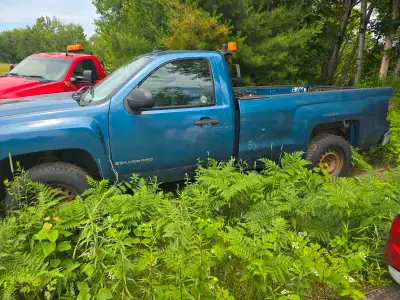 2007 Chev As is where is Approx km 328625 Blue in color $1250 plus tax