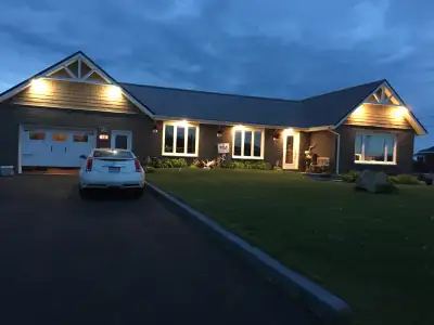 Perfect for out of towner’s that don’t want to move anything!House/cottage one level total footage 2...