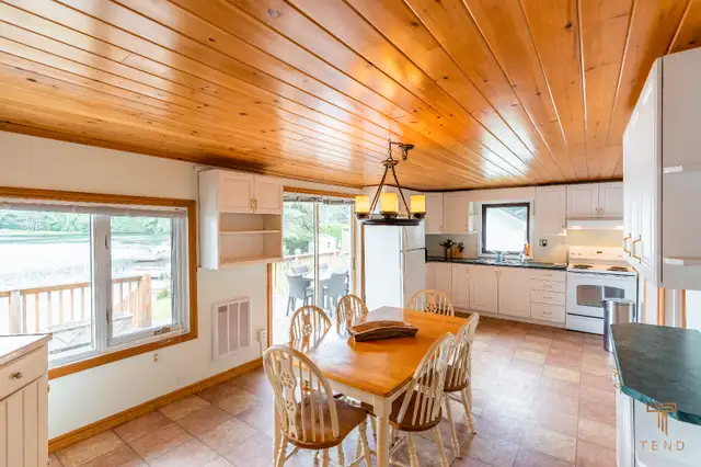 Beautiful Muskoka Cottage on Lake McKechnie! in Ontario in Canada - Image 3