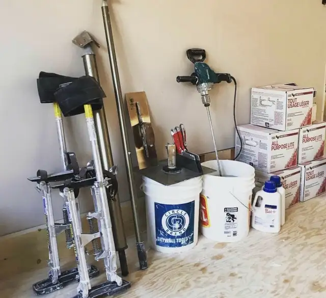 FRIENDLY HANDYMAN - HOME RENOS- DRYWALL / TILES / DECKS62864358371586121