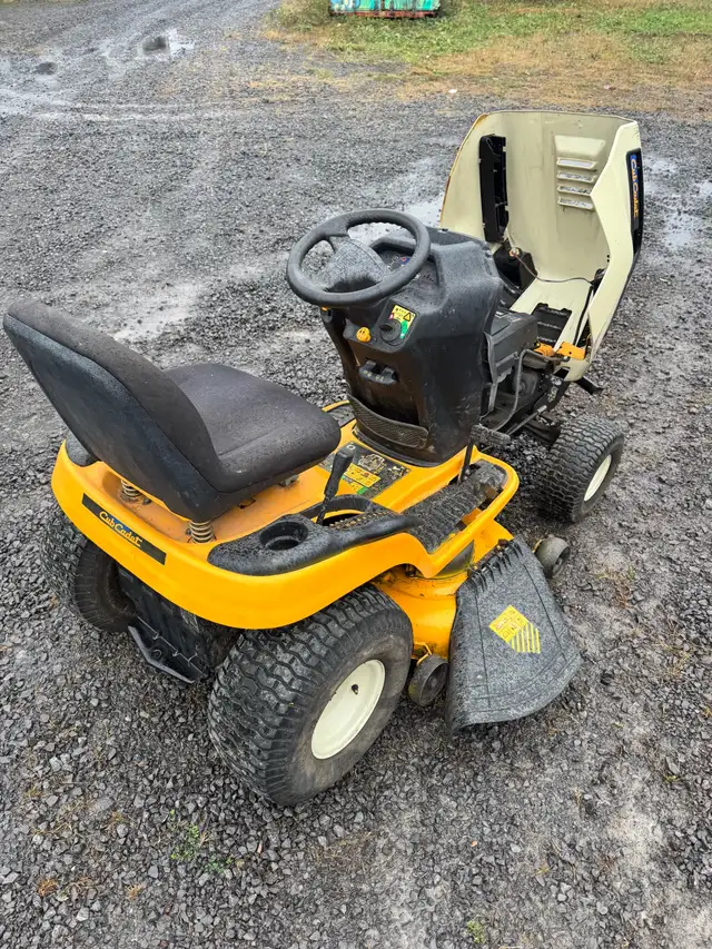 tracteur a gazon cub cadet LTx1142 hydrostatique in Lawnmowers & Leaf Blowers in Trois-Rivières - Image 5