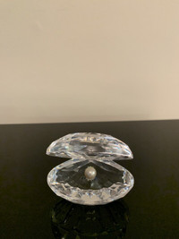 Swarovski Crystal Figurine - Clam Shell with Pearl 