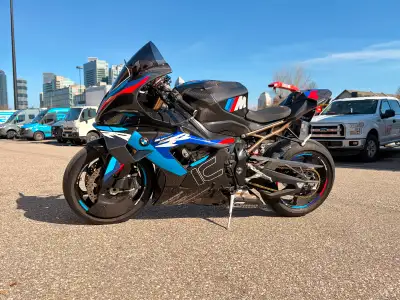 This is a 2020 S1000RR with full M1000RR fairings and decals. Bike also has M1000RR Rizoma mirrors a...