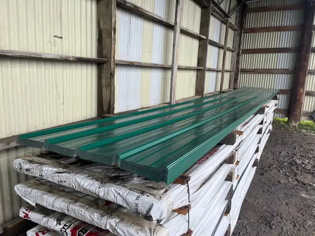 Tôle à toiture verte foncée. in Outdoor Tools & Storage in Drummondville - Image 2