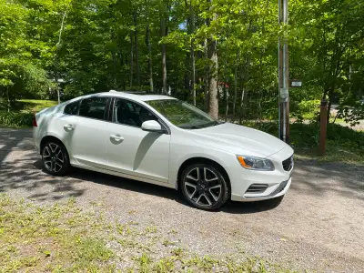 Volvo S-60 polestar T-5- Dynamic Berline 2018, Crystal white, intérieur en Volvo S-60 polestar T-5-...