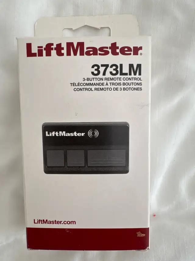 New LiftMaster 373LM 3-Button Remote Control in Garage Doors & Openers in City of Montréal - Image 2