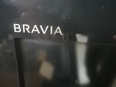 Téléviseur Sony Bravia LCD HDTV 46 pouces, incluant les manuels d'emploi (franco et anglo), le cordo...