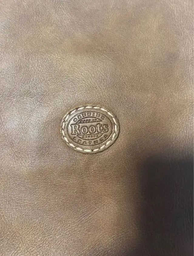 Roots Leather Bag in Bags & Luggage in Peterborough - Image 3