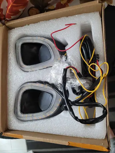 Front bumper light brand new for sale. Only for toyota corolla cross hybrid car SE . All wiring incl...