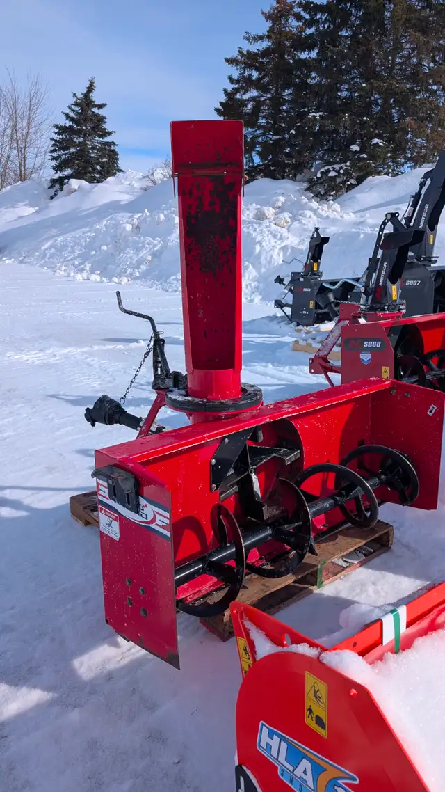 Used Agro Trend 60" Snow Blower in Snowblowers in Stratford - Image 6