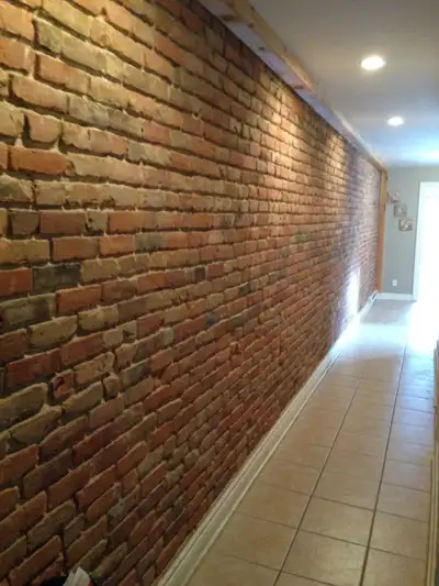 Big 4 1/2 with 2 closed bedrooms. Available as of July 1st.