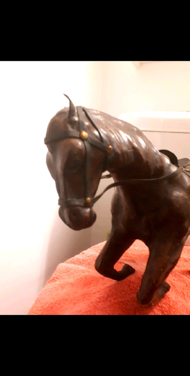 antique Leather Rearing Horse sculpture in Arts & Collectibles in Gatineau - Image 3