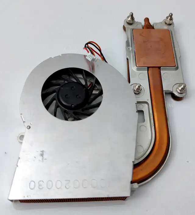 TOSHIBA TECRA S1 CPU FAN HEAT SINK MCF‑802PAM05 V000020030 in System Components in Laval / North Shore - Image 3