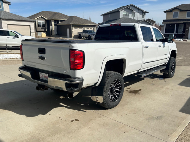 2019 Chev LTZ  3500 diesel long box  in Cars & Trucks in Medicine Hat - Image 2