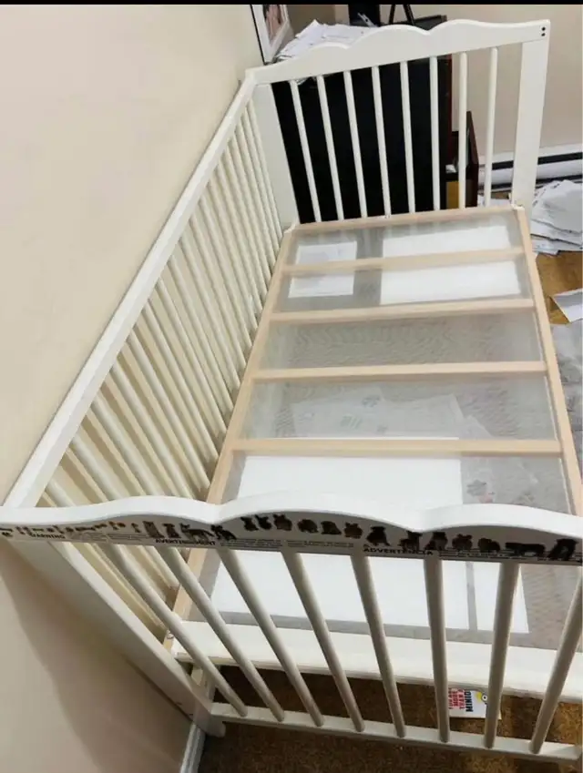 Baby Crib in Beds & Mattresses in Ottawa - Image 3