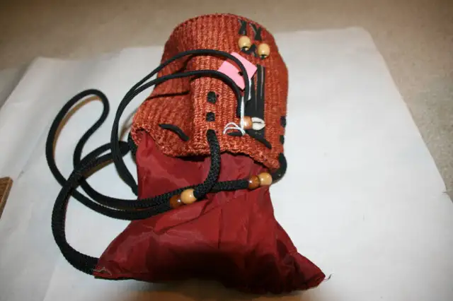 WOVEN PURSE from AFRICA lined with straps 7 x 7" sachel63005668513921123