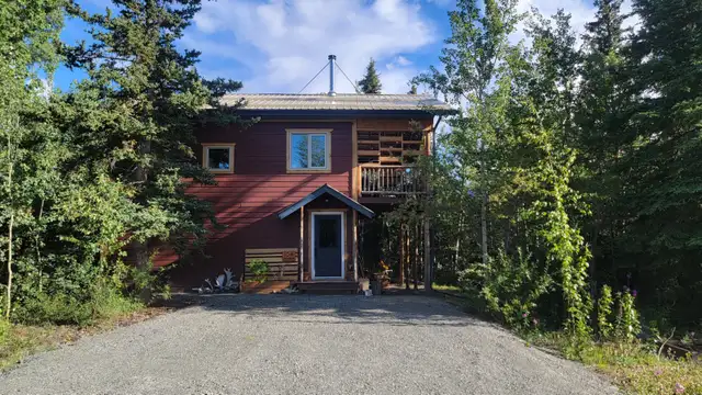 House For Sale - 104 Kennedy Street, Haines Junction in Houses for Sale in Whitehorse - Image 2