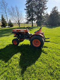 Kubota B6100 Lawn Tractor