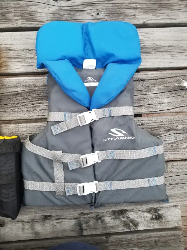 4 Lifejackets PFD new condition in Water Sports in Cornwall - Image 3