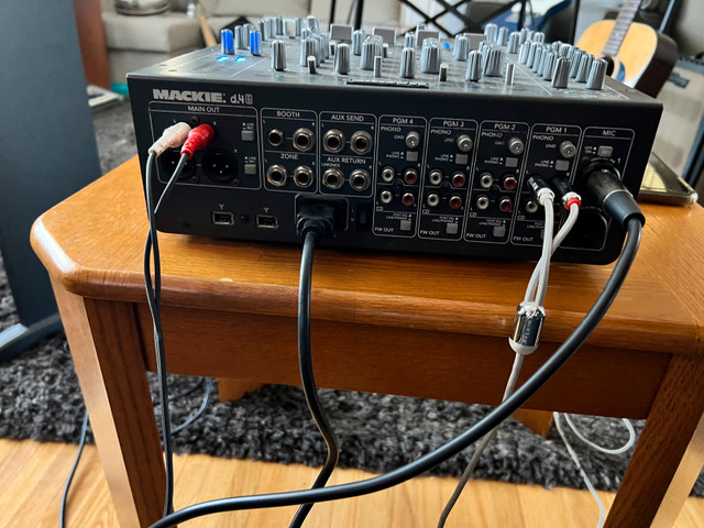Mackie D.4 Pro DJ Mixer - 4 channels Phono Turntable Microphone in Performance & DJ Equipment in Winnipeg - Image 3