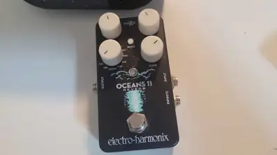 EHX Oceans 11 Reverb effect pedal. Extreme versatile, pack 11 different (and useful) reverb types. C...
