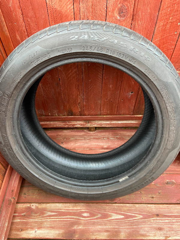 2 pneus Pirelli 245/45R19 d’été dans Pneus et jantes  à Longueuil/Rive Sud - Image 3