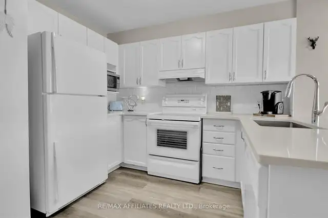OPEN HOUSE SUN JUN 22, 2-4PM! GORGEOUS 2-BED CONDO IN KANATA! 62864382929154121