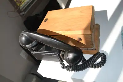 OLD TELEPHONE EXCELLENT CONDITION, View more