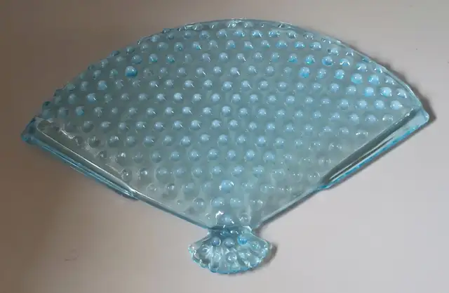 Vintage Rare Fenton Hobnail Blue Opalescent Fan Shaped Dish in Arts & Collectibles in Oshawa / Durham Region - Image 3