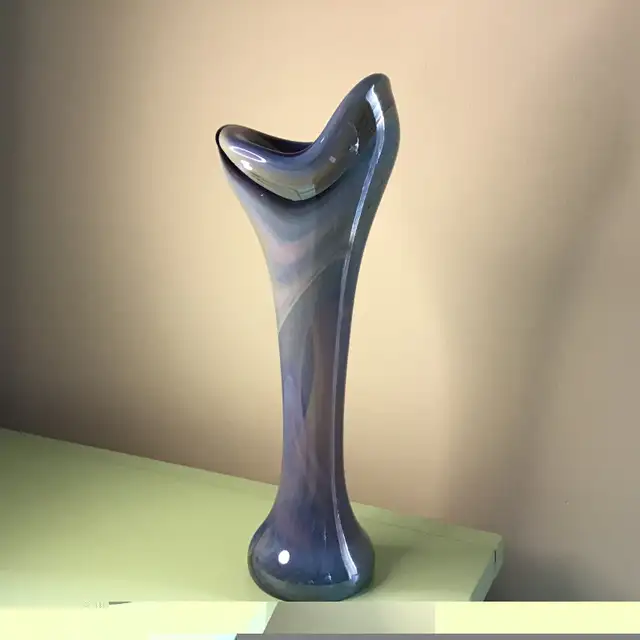 Phoenician Hebron swirl glaze hand-blown glass iridescent vase in Arts & Collectibles in Hamilton - Image 3