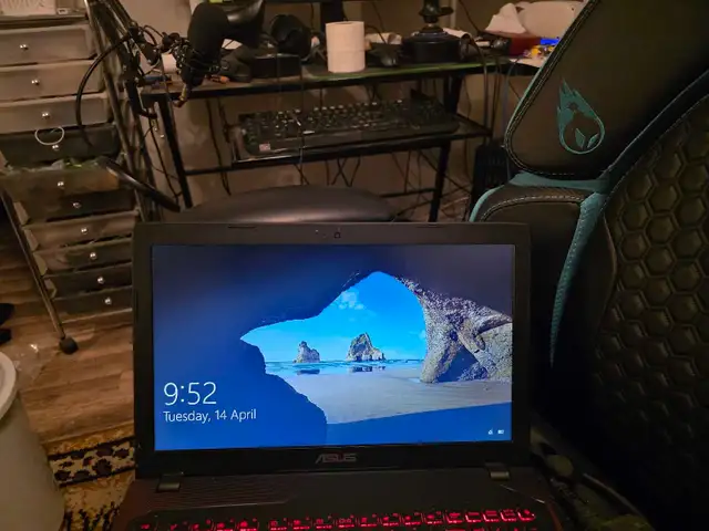 Asus ROG laptop 15.6"457408673188433923