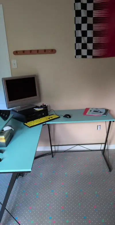 Bureau d'ordinateur en coin 51", View more