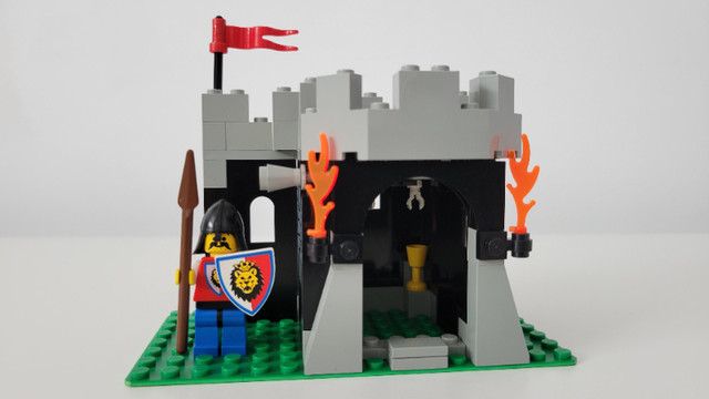 Vintage Lego Medieval 6036 Skeleton Surprise dans Jouets et jeux  à Longueuil/Rive Sud - Image 2