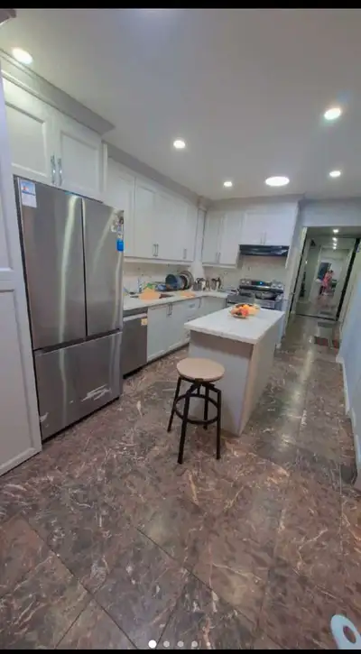 Private room at upper floor in a family house available for rent