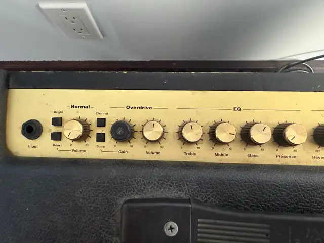 Marshall Haze 40 in Amps & Pedals in City of Toronto - Image 3