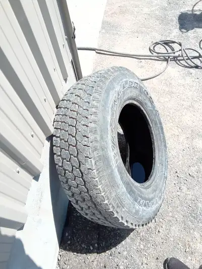 30x9.50r1517 30x9.50R15 Goodyear Wrangler RSA Tread is like new has some small leather cracks betwee...