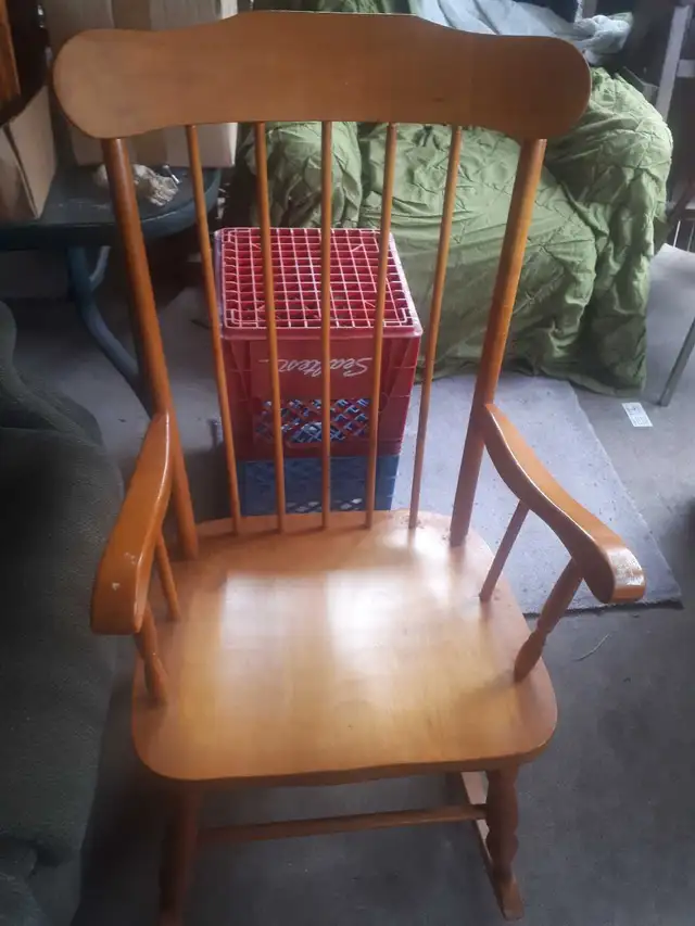 rocking chair in Chairs & Recliners in Oakville / Halton Region - Image 3