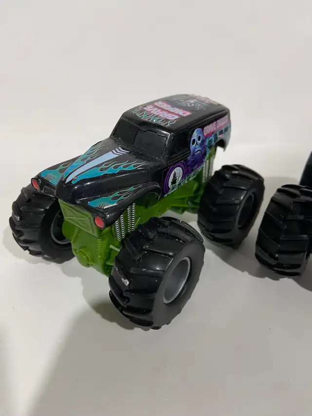 Monster trucks 1:43 scale 63793682709121122