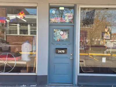 LAKE SHORE BLVD W/MIMICO $1,000/MONTH BRIGHT FINISHED SPACE WITHIN EXISTING SALON. SEEKING NON COMPE...