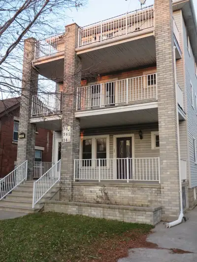 U OF W 5 MINUTE WALK. GORGEOUS 3 BEDROOM APARTMENT ΟΝ CAMPBELL 1845 plus heat and hydro,water includ...