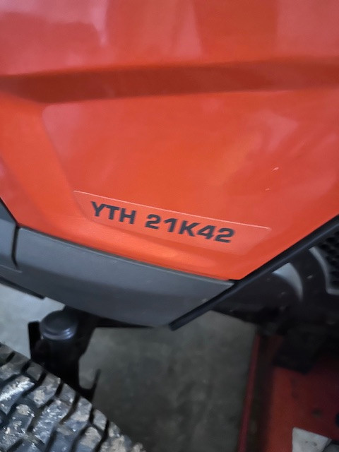 2013 Husqvarna YTH21K42 Riding Mower in Other in Sault Ste. Marie - Image 4