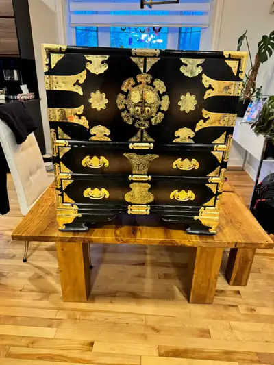 Meuble asiatique de Style Tansu Coreen/Chinois/Japonais .Doit être des années 70/80 . Peux servir de...