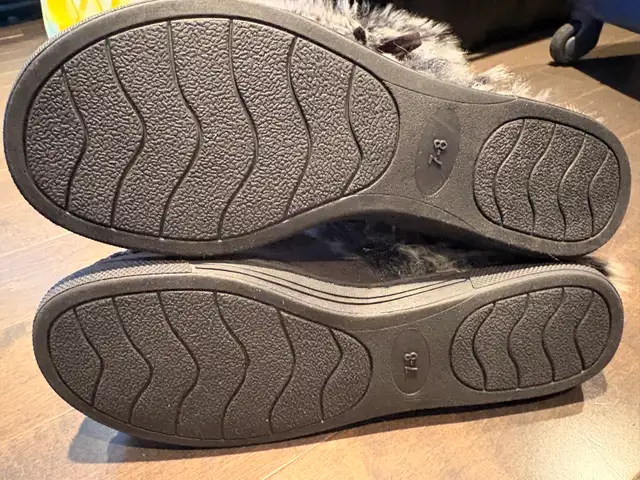 Women’s Fur Boot Slippers in Women's - Shoes in Edmonton - Image 7