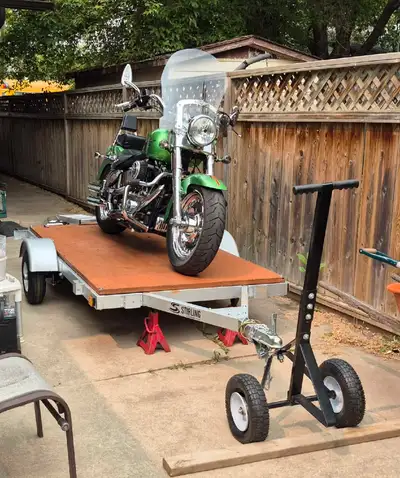 I'm selling a 4x8 utility trailer that is brand new and has never been used! This versatile trailer...