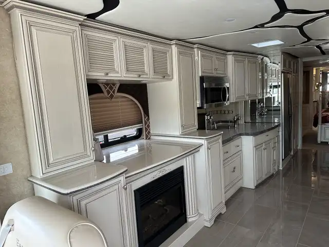 2007 Newmar Essex low miles!!!! in RVs & Motorhomes in Fort St. John - Image 10