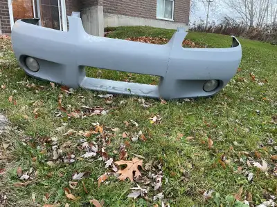 Ce pare-chocs SpecV pour les modèles 2000-2006 est en état d'utilisation, idéal pour ceux qui cherch...