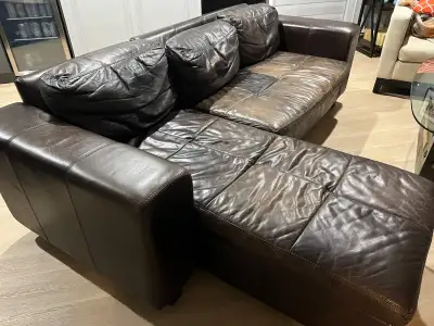 Modern couch (price reduced), View more
