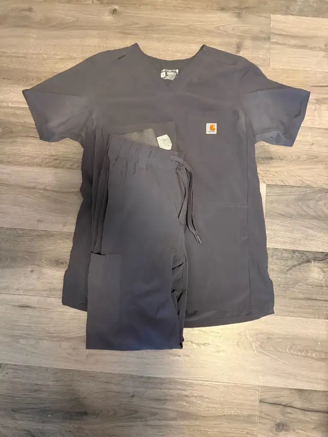 Grey Carhartt Scrubs in Women's - Other in Kingston - Image 2