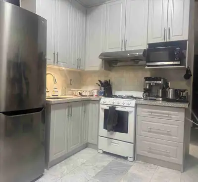 Beautiful cozy three bed one bath unit in the heart of Annex. Three bed one bath unit located on the...